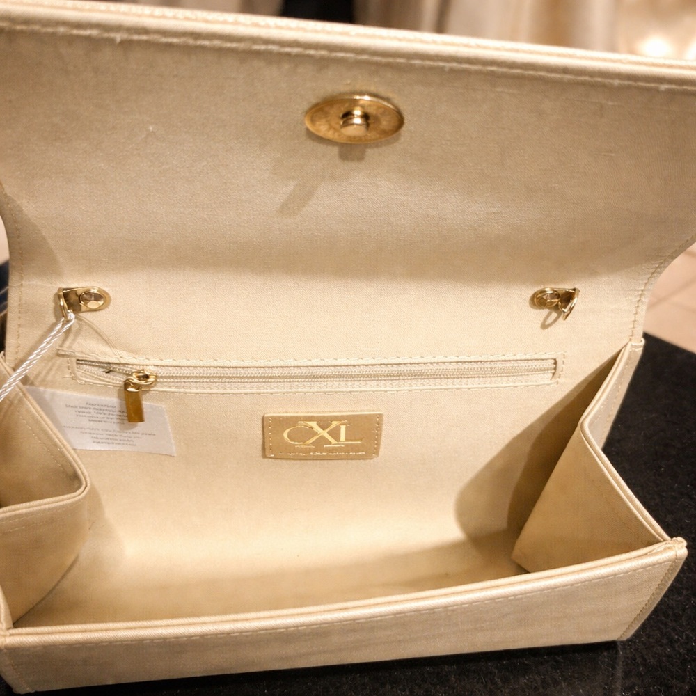 LOW START Christian Lacroix- Paris Caviar Gold Clutch with Detachable Chain - Picture 3 of 5